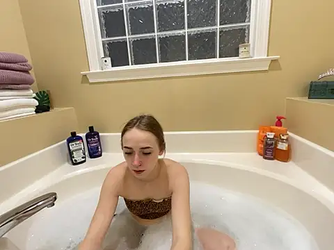 Snapshot of Maxinebabyyy chatting on 02/18/25, 12:59 Maxinebabyyy online show from 02/18/25, 12:59