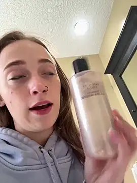 Snapshot of Maxinebabyyy chatting on 03/22/25, 03:42 Maxinebabyyy online show from 03/22/25, 03:42