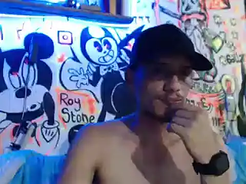 roystonee01 online show from 09/18/25, 01:18