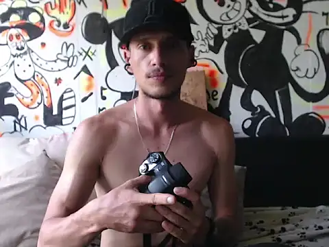 roystonee01 online show from 09/24/25, 05:16