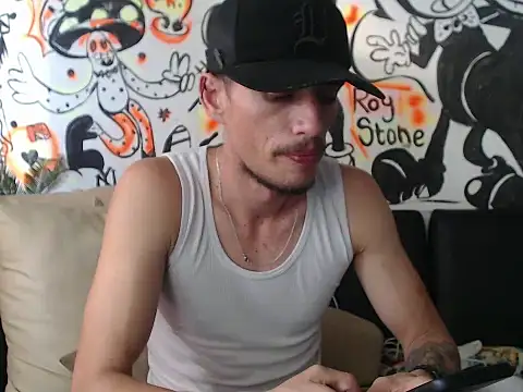 roystonee01 online show from 10/06/25, 09:01