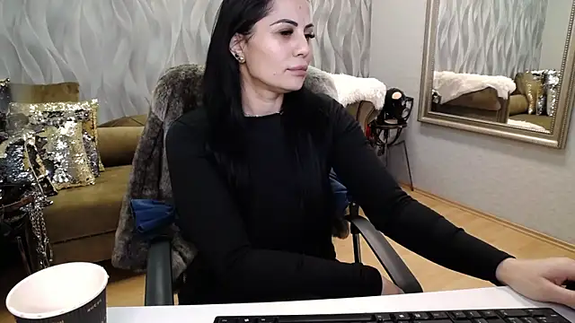 Snapshot of Sara_Poison chatting on 02/02/26, 03:27 Sara Poison online show from 02/02/26, 03:27