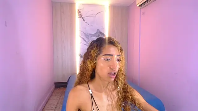 Snapshot of Charlotte_Love10 chatting on 01/21/25, 11:46 Charlotte Love10 online show from 01/21/25, 11:46