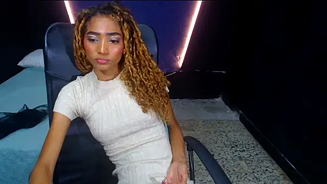 Snapshot of Charlotte_Love10 chatting on 01/26/25, 03:48 Charlotte Love10 online show from 01/26/25, 03:48