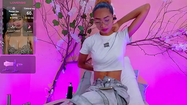 Charlotte Love10 online show from 03/18/26, 11:35