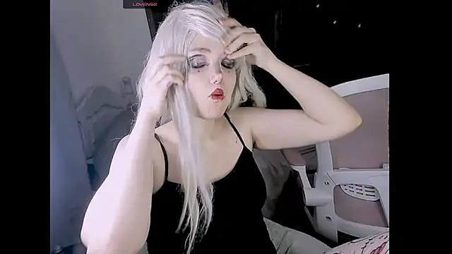 madokapruriens online show from 10/25/25, 03:14