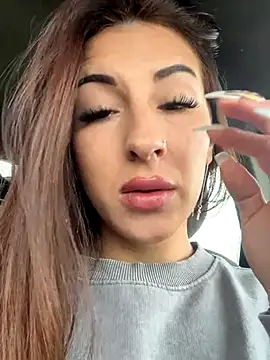 Snapshot of SashaBelle_ chatting on 11/26/25, 07:20 SashaBelle online show from 11/26/25, 07:20