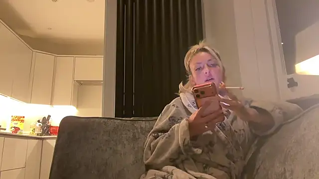 Snapshot of Leylah_Linda chatting on 02/27/26, 09:15 Leylah Linda online show from 02/27/26, 09:15