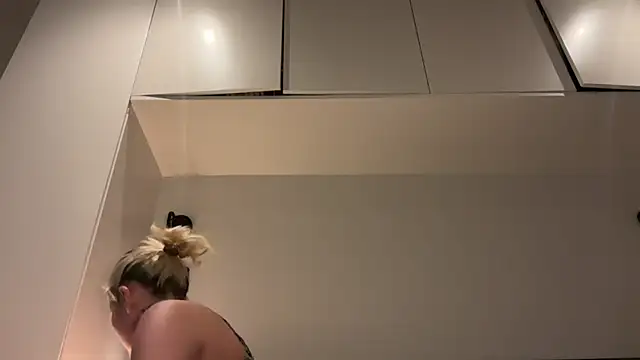 Snapshot of Leylah_Linda chatting on 03/12/26, 08:59 Leylah Linda online show from 03/12/26, 08:59