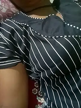 Snapshot of apkibhabhi2024 chatting on 10/18/25, 06:52 apkibhabhi2024 online show from 10/18/25, 06:52