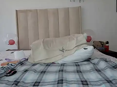 Pearl 00 online show from 02/25/25, 10:04