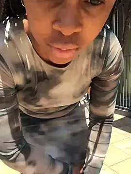 Pearl 00 online show from 10/19/25, 11:11