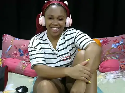 Snapshot of Pearl_00 chatting on 06/02/26, 07:49 Pearl 00 online show from 06/02/26, 07:49