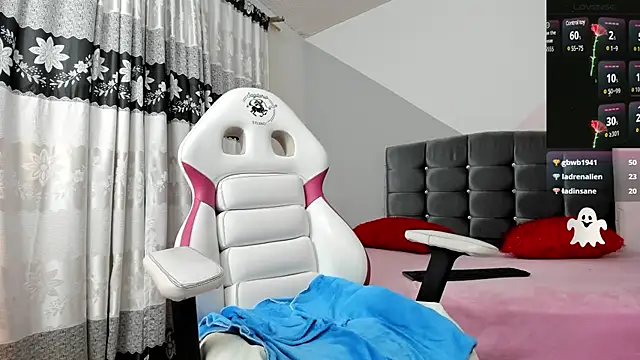 Snapshot of Camcrush__ chatting on 12/12/24, 10:52 Camcrush   online show from 12/12/24, 10:52