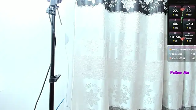 Snapshot of Camcrush__ chatting on 02/12/25, 10:37 Camcrush   online show from 02/12/25, 10:37