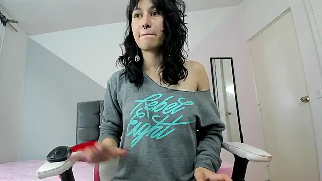 Snapshot of Camcrush__ chatting on 03/12/25, 10:39 Camcrush   online show from 03/12/25, 10:39