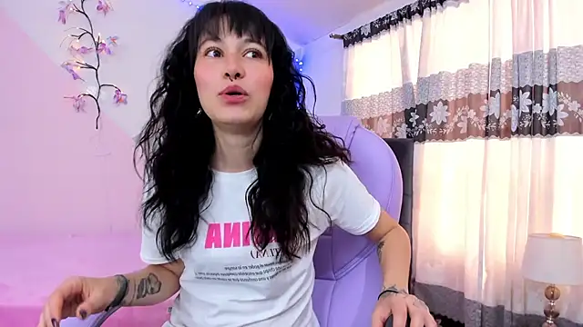 Snapshot of Camcrush__ chatting on 10/23/25, 03:00 Camcrush   online show from 10/23/25, 03:00