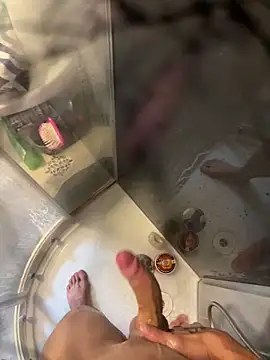 Snapshot of lescro95_ chatting on 10/06/25, 02:25 lescro95 online show from 10/06/25, 02:25