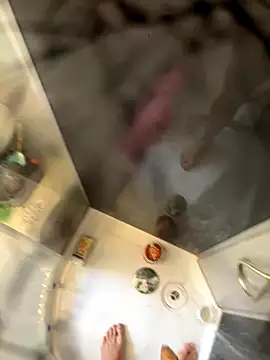 Snapshot of lescro95_ chatting on 10/08/25, 12:58 lescro95 online show from 10/08/25, 12:58