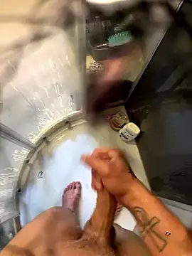 Snapshot of lescro95_ chatting on 10/14/25, 08:48 lescro95 online show from 10/14/25, 08:48