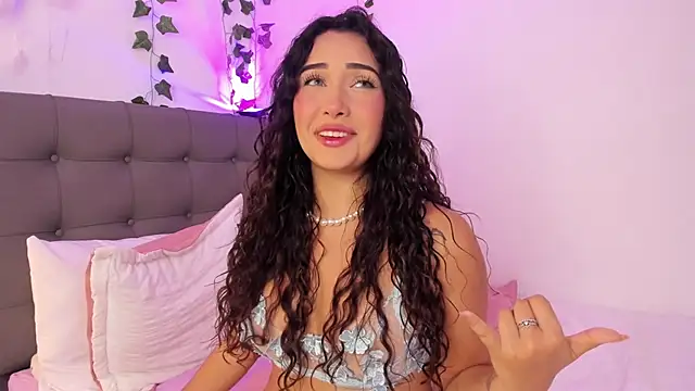 Snapshot of charlotte_james0 chatting on 03/03/25, 01:31 charlotte james0 online show from 03/03/25, 01:31