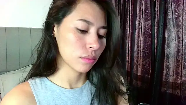 Snapshot of _joy_yva chatting on 12/08/24, 04:28 joy yva online show from 12/08/24, 04:28