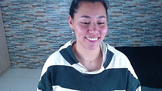 Snapshot of _joy_yva chatting on 11/20/25, 04:18 joy yva online show from 11/20/25, 04:18