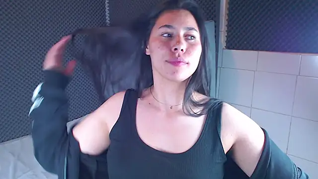 Snapshot of _joy_yva chatting on 12/18/25, 01:55 joy yva online show from 12/18/25, 01:55