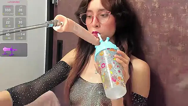 doll bella  online show from 02/23/25, 11:04