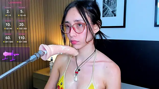 Snapshot of doll_bella_ chatting on 04/02/26, 01:47 doll bella online show from 04/02/26, 01:47