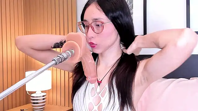 Snapshot of doll_bella_ chatting on 07/08/26, 07:51 doll bella online show from 07/08/26, 07:51
