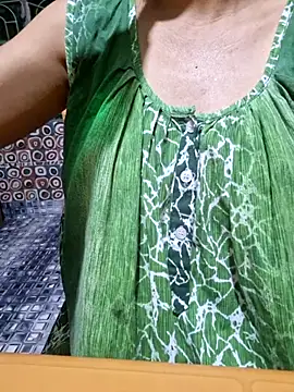 Snapshot of Melody_Shyla chatting on 10/25/25, 09:42 Melody Shyla online show from 10/25/25, 09:42