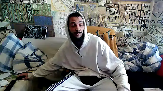 Snapshot of casualtimepassenger chatting on 04/29/26, 11:36 casualtimepassenger online show from 04/29/26, 11:36