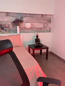 Alisha-Bond online show from 01/13/25, 12:09