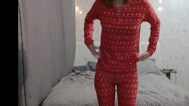 Snapshot of KateBunny chatting on 12/17/24, 04:21 KateBunny online show from 12/17/24, 04:21