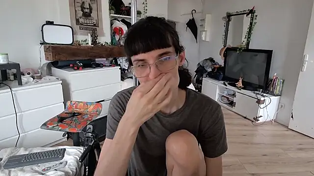 Snapshot of CeriseLapine chatting on 11/01/25, 12:07 CeriseLapine online show from 11/01/25, 12:07