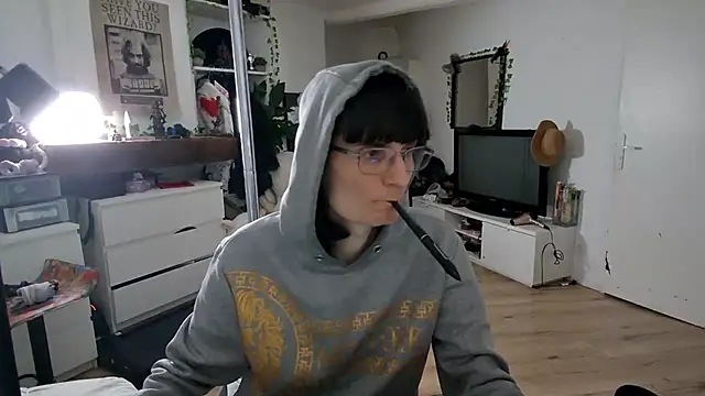 Snapshot of CeriseLapine chatting on 12/02/25, 07:20 CeriseLapine online show from 12/02/25, 07:20