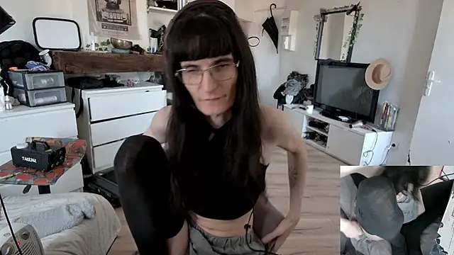 Snapshot of CeriseLapine chatting on 12/18/25, 09:48 CeriseLapine online show from 12/18/25, 09:48