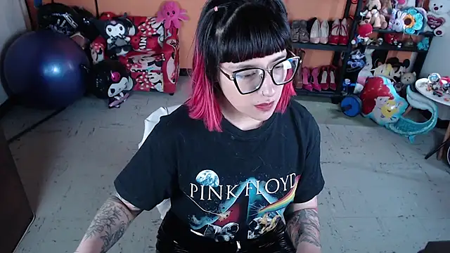 MissMiia2 online show from 10/29/25, 03:03