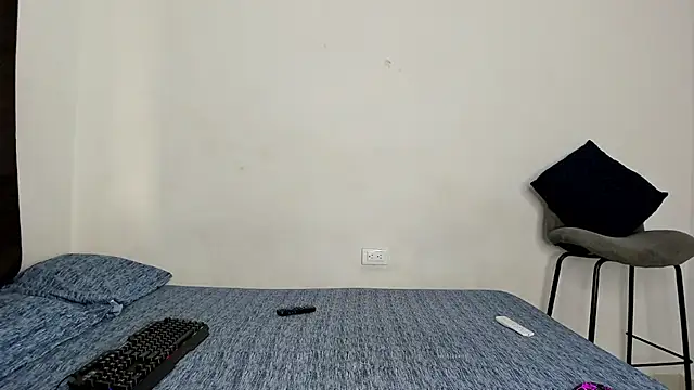 Snapshot of evanscollins chatting on 12/14/25, 09:30 evanscollins online show from 12/14/25, 09:30