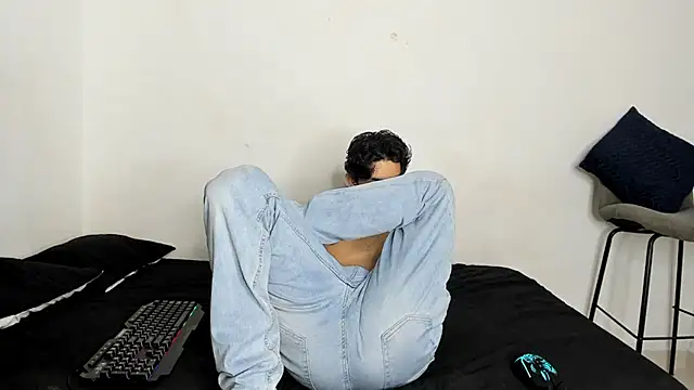 Snapshot of evanscollins chatting on 12/19/25, 09:44 evanscollins online show from 12/19/25, 09:44