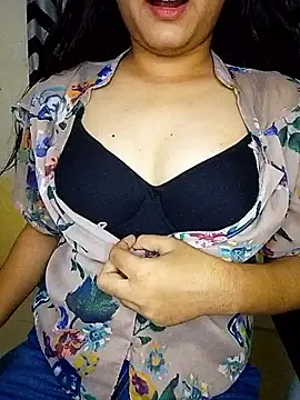 Snapshot of Indianhyna chatting on 09/10/25, 07:52 Indianhyna online show from 09/10/25, 07:52