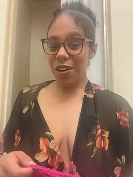 Snapshot of Princess_Desirae chatting on 04/11/26, 03:44 Princess Desirae online show from 04/11/26, 03:44