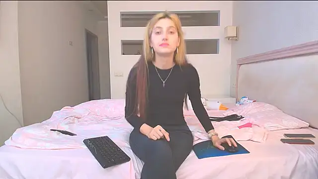 Snapshot of Iren chatting on 10/09/25, 02:37 Iren online show from 10/09/25, 02:37