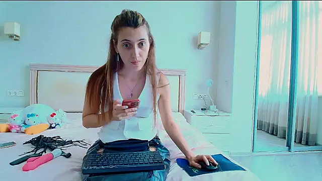 Snapshot of Iren chatting on 11/06/25, 10:38 Iren online show from 11/06/25, 10:38