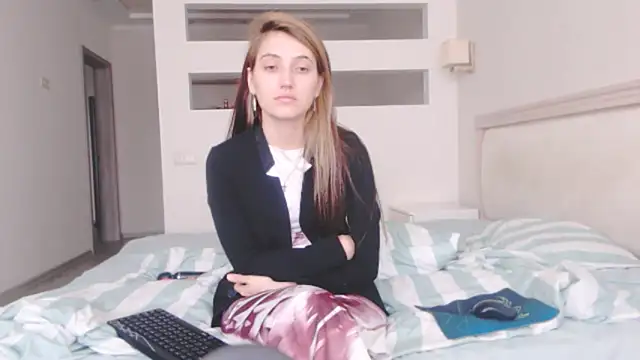 Snapshot of Iren chatting on 11/13/25, 06:56 Iren online show from 11/13/25, 06:56