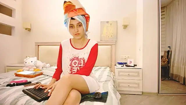 Snapshot of Iren chatting on 11/16/25, 06:57 Iren online show from 11/16/25, 06:57