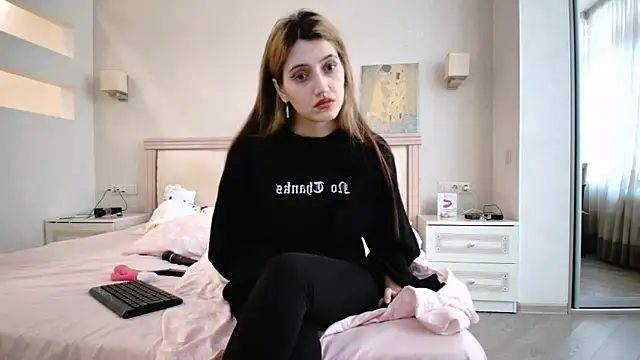 Snapshot of Iren chatting on 11/19/25, 07:41 Iren online show from 11/19/25, 07:41