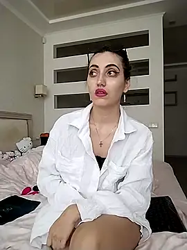 Snapshot of Iren chatting on 11/20/25, 10:26 Iren online show from 11/20/25, 10:26