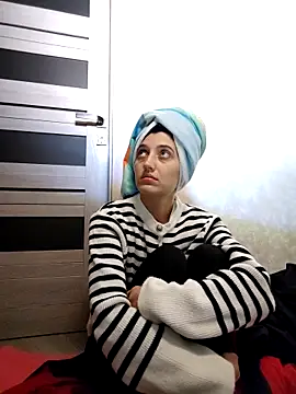 Snapshot of Iren chatting on 12/14/25, 04:51 Iren online show from 12/14/25, 04:51